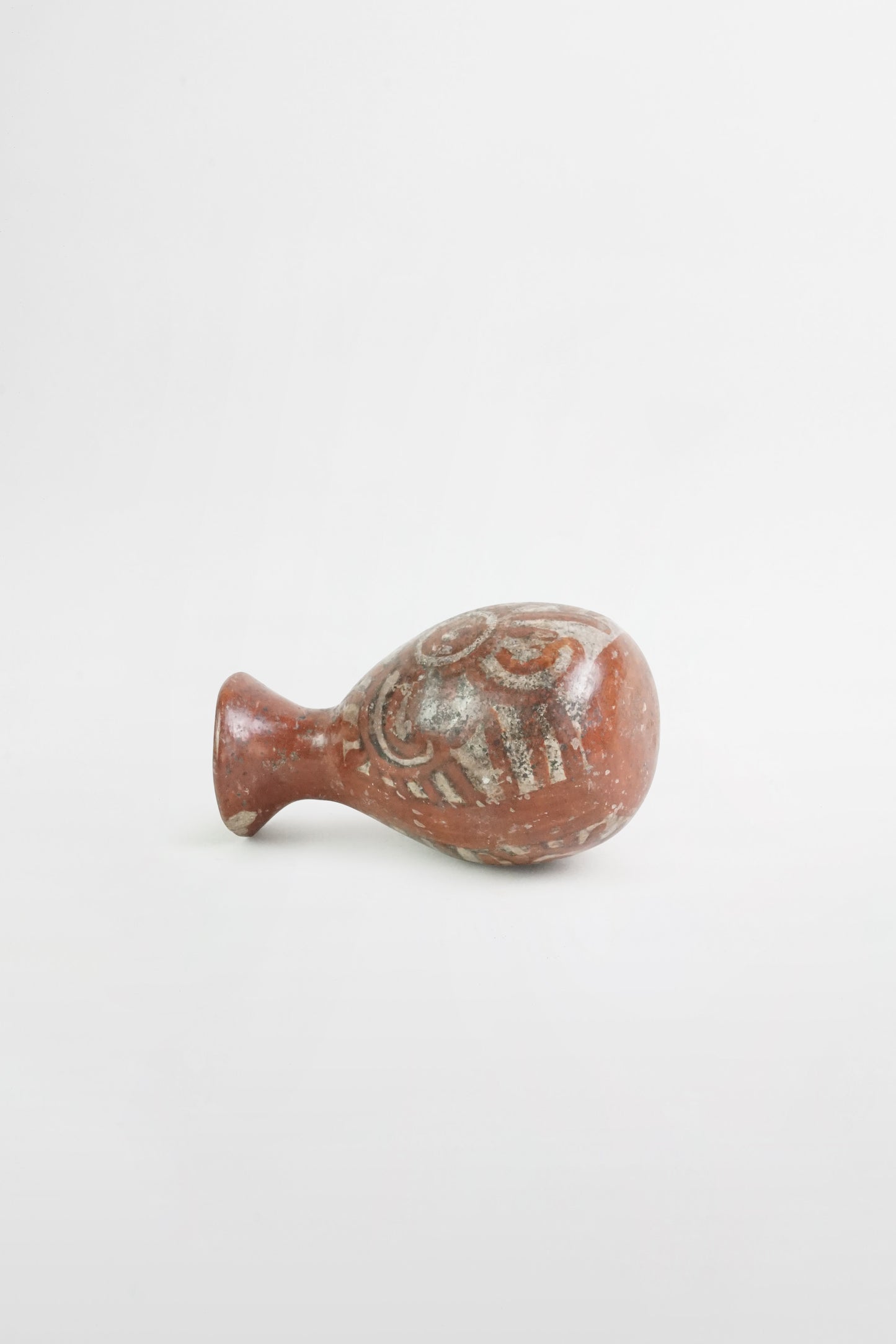Kleine glasierte polychrome Terrakottaflasche, Nayarit-Kultur – Mexiko, 3. Jahrhundert v. Chr. – 4. Jahrhundert