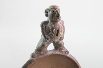 Schale mit anthropomorpher Figur, Region Nicoya – Costa Rica, ca. 7. Jahrhundert