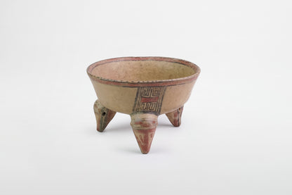 Dreibeinige Zeremonienschale aus Terrakotta, spätklassische Periode, Maya-Kultur – Mexiko, ca. 7.–10. Jahrhundert