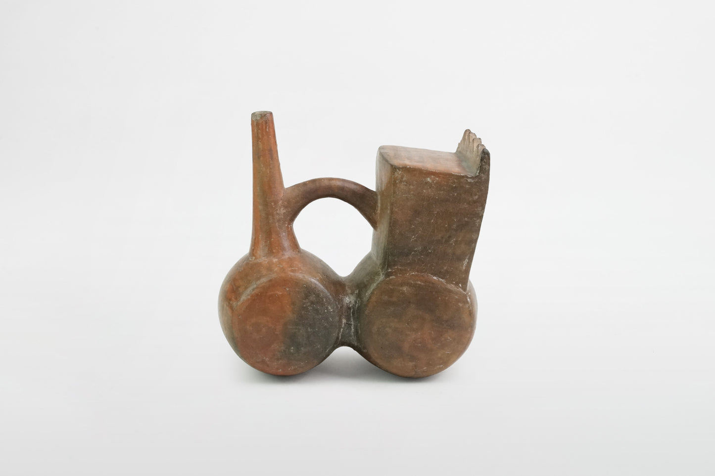 Töpfergefäß mit Ausguss, Virú- oder Moche-Kultur – Peru, ca. 2. Jahrhundert v. Chr. – 7. Jahrhundert
