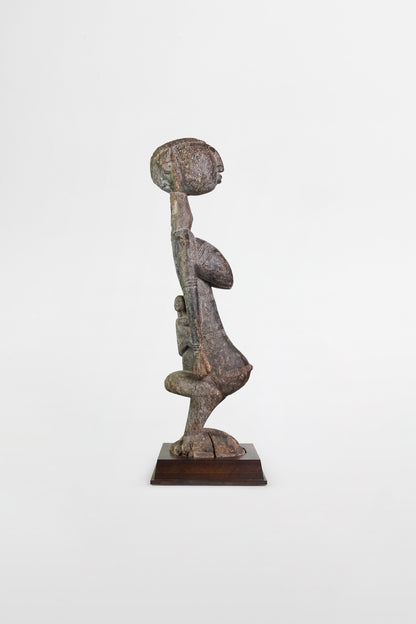 Holzstatue einer Mutter mit Kind, Dogon-Kultur – Mali, frühes 20. Jahrhundert