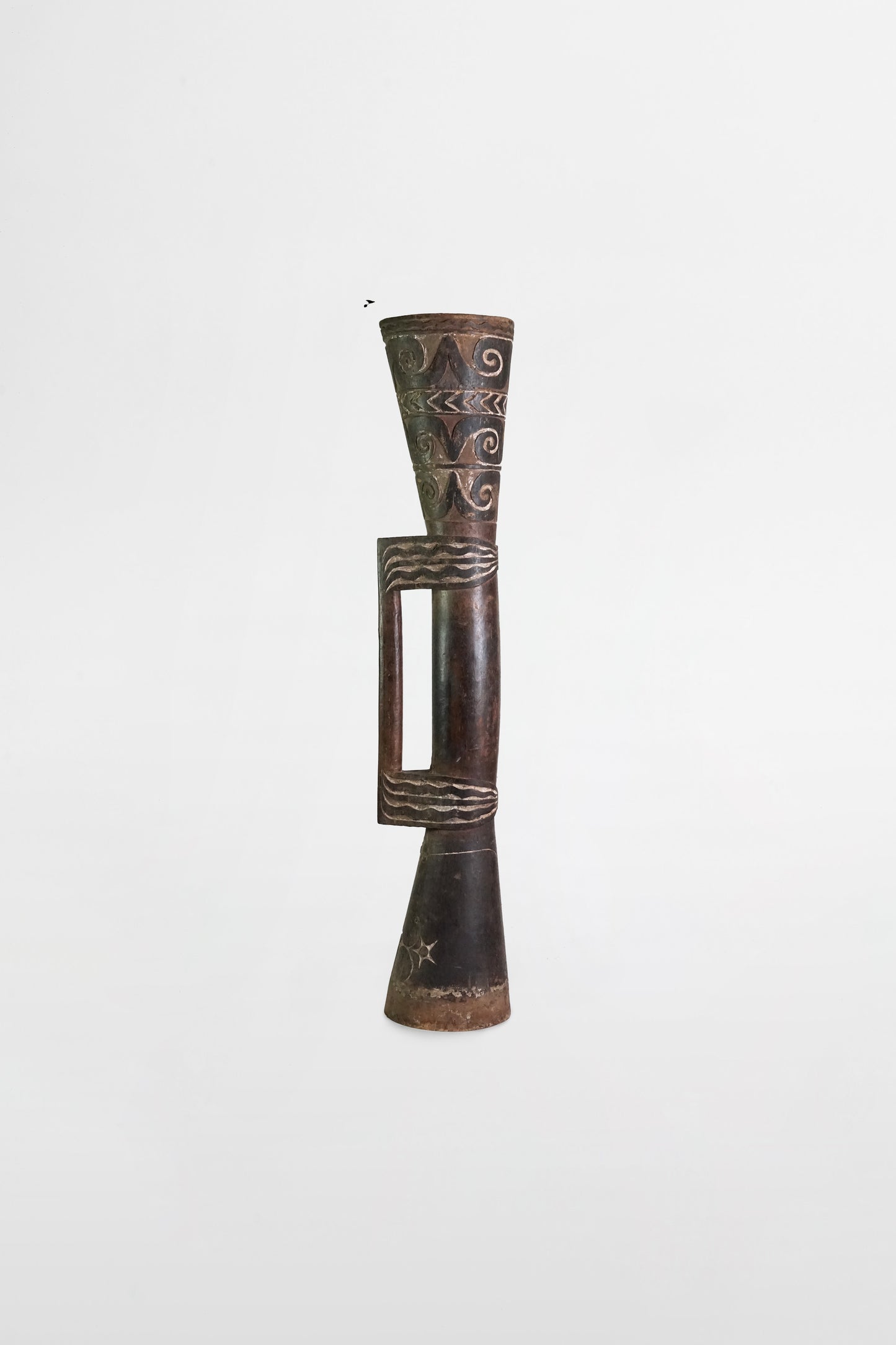 Wooden drum in hourglass shape (kundu), Asmat – Papua New Guinea, 20th century